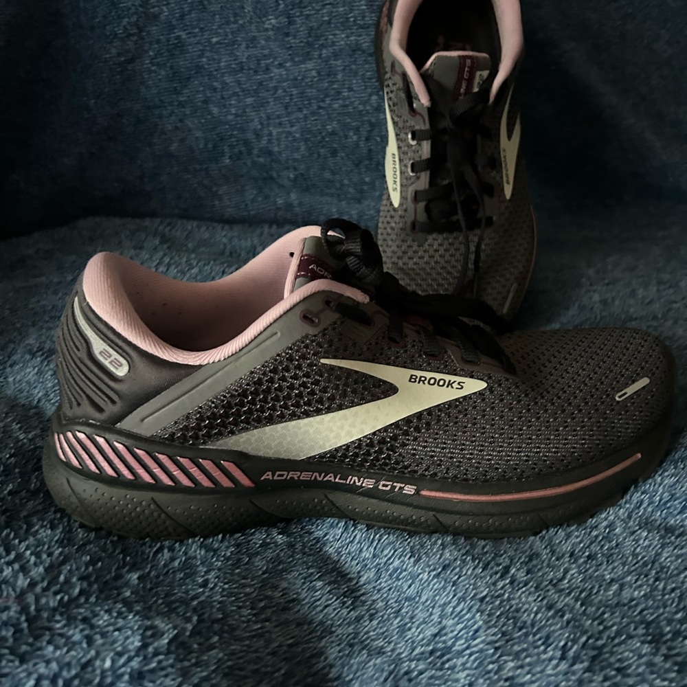 Women’s Brooks Adrenaline 22 athletic shoes